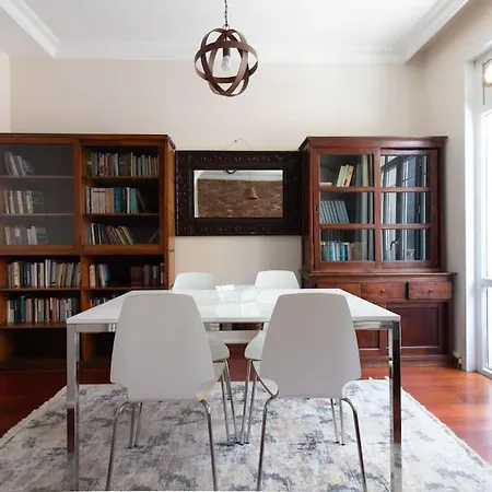 Apartamento Authentic And Spacious 3br Flat W Ac And Balcony