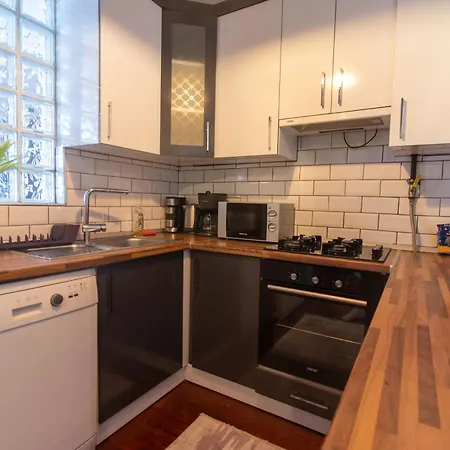 Tasteful & Spacious 3br Haven In Trendy Sisli