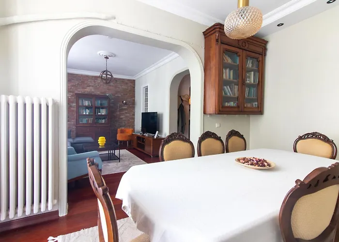 Tasteful & Spacious 3br Haven In Trendy Sisli