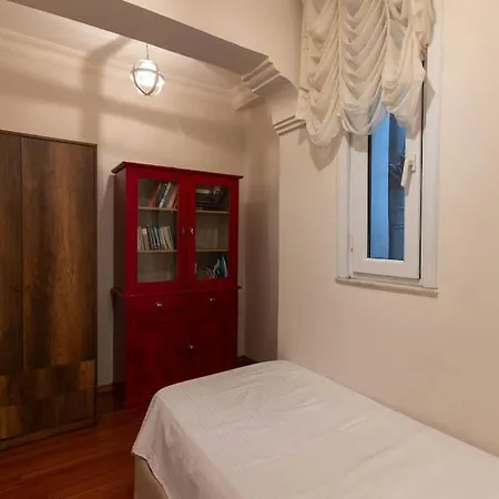 Authentic And Spacious 3br Flat W Ac And Balcony Istanbul