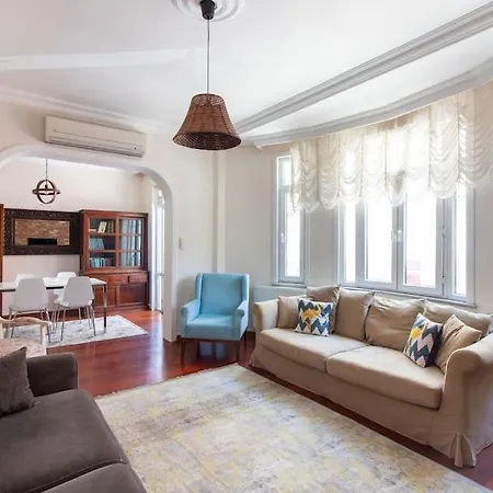 Authentic And Spacious 3br Flat W Ac And Balcony