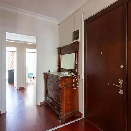 Authentic And Spacious 3br Flat W Ac And Balcony Istanbul