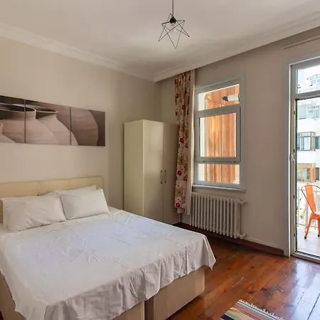 Authentic And Spacious 3br Flat W Ac And Balcony Apartment Istanbul