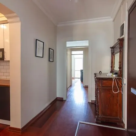 Authentic And Spacious 3br Flat W Ac And Balcony *