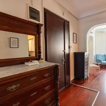 Authentic And Spacious 3br Flat W Ac And Balcony * Istanbul