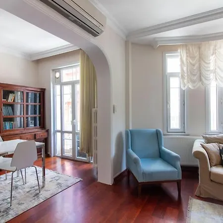 Authentic And Spacious 3br Flat W Ac And Balcony * Istanbul