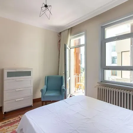 Authentic And Spacious 3br Flat W Ac And Balcony *